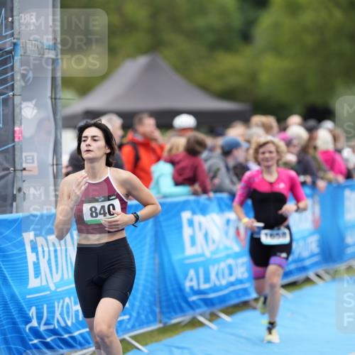 30.08.2026 - Elbe Triathlon Hamburg LAZAROV Photography http://msf.ph/oto/10029066 30.08.2026 12:08:24 Ziel 840, 1355, 1658 meine-sportfotos.de