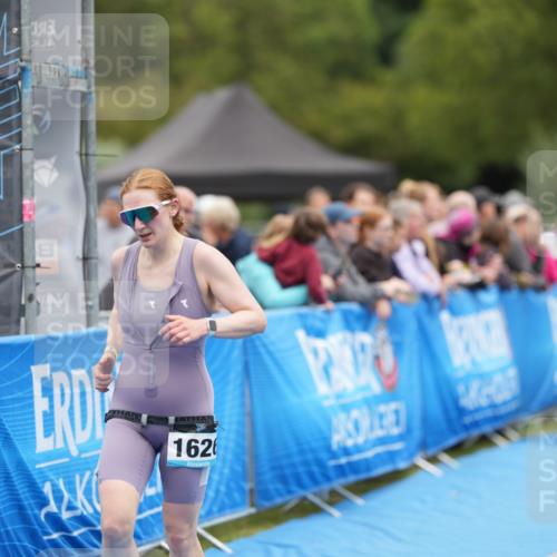 30.08.2026 - Elbe Triathlon Hamburg LAZAROV Photography http://msf.ph/oto/10029116 30.08.2026 12:10:16 Ziel 1372, 1382, 1626 meine-sportfotos.de