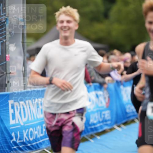 30.08.2026 - Elbe Triathlon Hamburg LAZAROV Photography http://msf.ph/oto/10029120 30.08.2026 12:10:24 Ziel 1372, 1382, 1471, 1539 meine-sportfotos.de