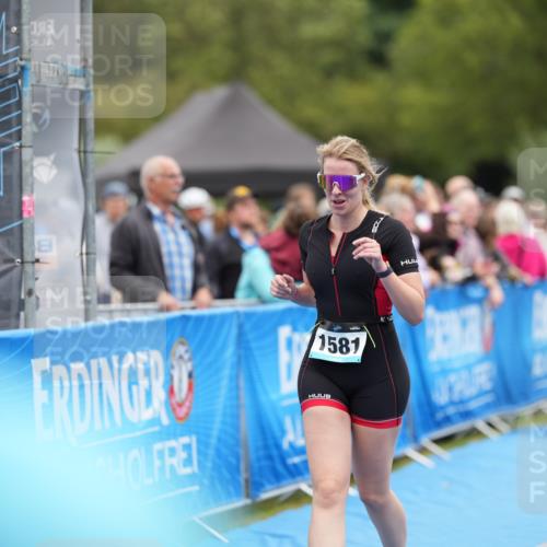 30.08.2026 - Elbe Triathlon Hamburg LAZAROV Photography http://msf.ph/oto/10029146 30.08.2026 12:11:17 Ziel 1534, 1581, 1615 meine-sportfotos.de