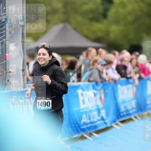 30.08.2026 - Elbe Triathlon Hamburg LAZAROV Photography http://msf.ph/oto/10029167 30.08.2026 12:12:08 Ziel 1490 meine-sportfotos.de