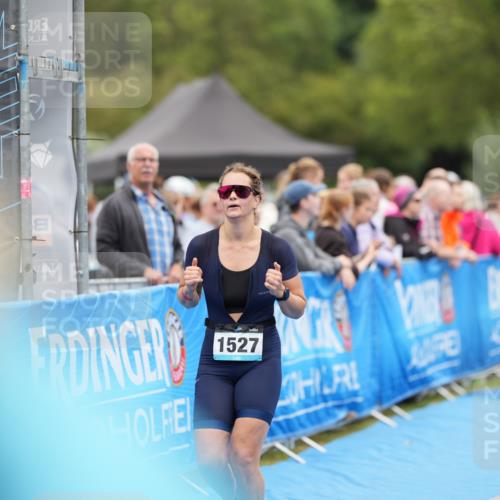 30.08.2026 - Elbe Triathlon Hamburg LAZAROV Photography http://msf.ph/oto/10029172 30.08.2026 12:12:30 Ziel 1527, 1596 meine-sportfotos.de