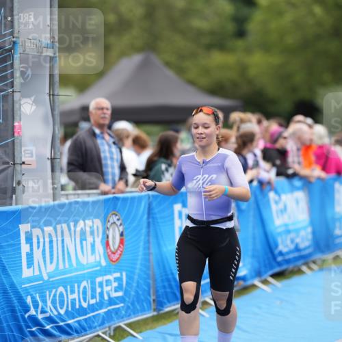 30.08.2026 - Elbe Triathlon Hamburg LAZAROV Photography http://msf.ph/oto/10029175 30.08.2026 12:12:39 Ziel 803 meine-sportfotos.de