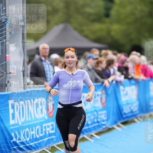 30.08.2026 - Elbe Triathlon Hamburg LAZAROV Photography http://msf.ph/oto/10029176 30.08.2026 12:12:40 Ziel 803 meine-sportfotos.de