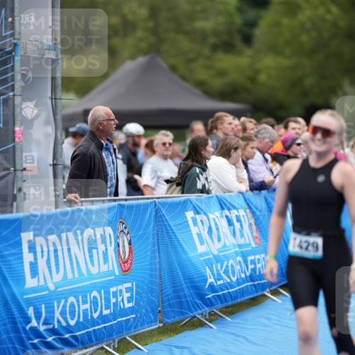 30.08.2026 - Elbe Triathlon Hamburg LAZAROV Photography http://msf.ph/oto/10029194 30.08.2026 12:14:22 Ziel 1429 meine-sportfotos.de