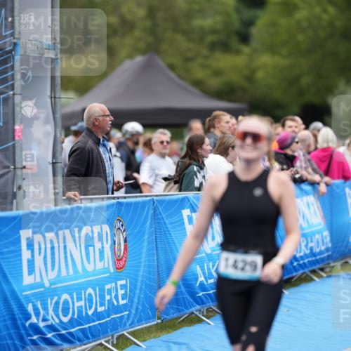 30.08.2026 - Elbe Triathlon Hamburg LAZAROV Photography http://msf.ph/oto/10029195 30.08.2026 12:14:23 Ziel 1429 meine-sportfotos.de
