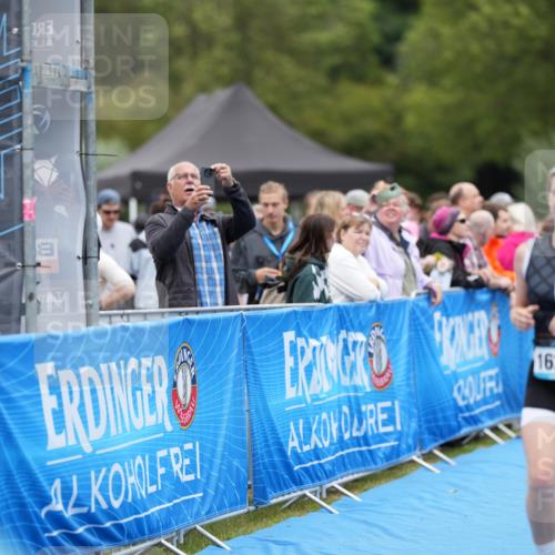 30.08.2026 - Elbe Triathlon Hamburg LAZAROV Photography http://msf.ph/oto/10029208 30.08.2026 12:14:48 Ziel 1485, 1502, 1629 meine-sportfotos.de