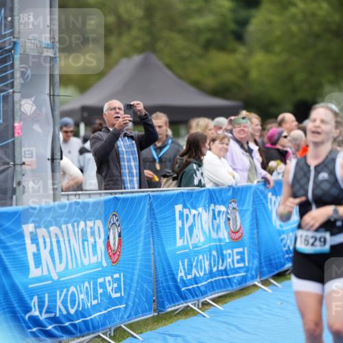 30.08.2026 - Elbe Triathlon Hamburg LAZAROV Photography http://msf.ph/oto/10029209 30.08.2026 12:14:49 Ziel 1485, 1502, 1629 meine-sportfotos.de