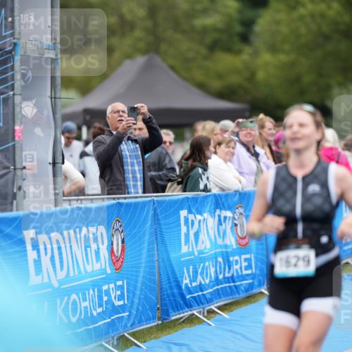30.08.2026 - Elbe Triathlon Hamburg LAZAROV Photography http://msf.ph/oto/10029210 30.08.2026 12:14:49 Ziel 1485, 1502, 1629 meine-sportfotos.de