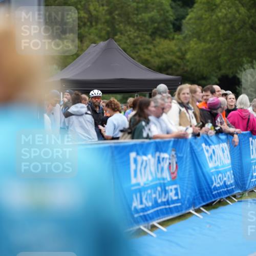 30.08.2026 - Elbe Triathlon Hamburg LAZAROV Photography http://msf.ph/oto/10029223 30.08.2026 12:15:27 Ziel 1665 meine-sportfotos.de