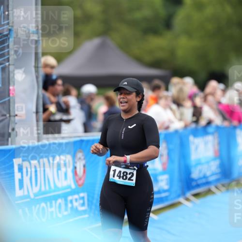 30.08.2026 - Elbe Triathlon Hamburg LAZAROV Photography http://msf.ph/oto/10029247 30.08.2026 12:16:54 Ziel 1470, 1482, 1647, 1675 meine-sportfotos.de
