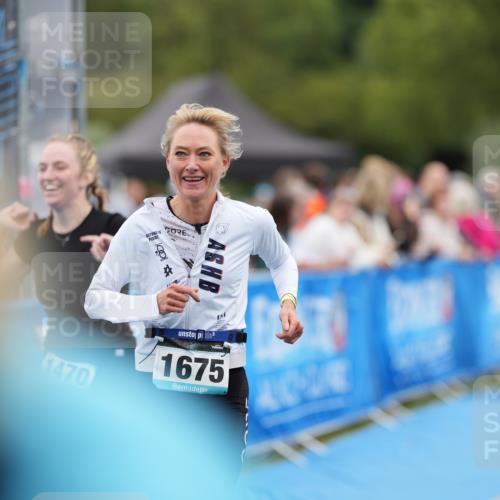 30.08.2026 - Elbe Triathlon Hamburg LAZAROV Photography http://msf.ph/oto/10029253 30.08.2026 12:17:03 Ziel 1470, 1647, 1675 meine-sportfotos.de