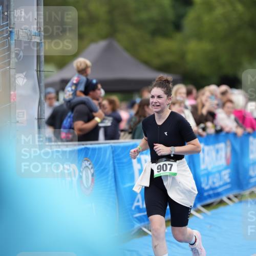 30.08.2026 - Elbe Triathlon Hamburg LAZAROV Photography http://msf.ph/oto/10029254 30.08.2026 12:17:19 Ziel 907 meine-sportfotos.de