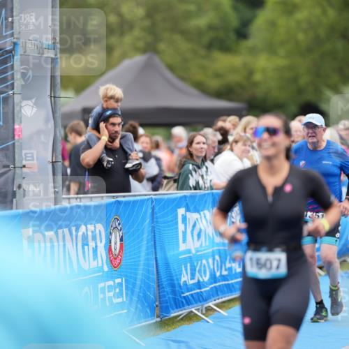 30.08.2026 - Elbe Triathlon Hamburg LAZAROV Photography http://msf.ph/oto/10029264 30.08.2026 12:17:54 Ziel 1351, 1553, 1607 meine-sportfotos.de
