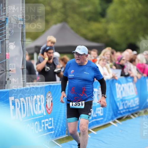 30.08.2026 - Elbe Triathlon Hamburg LAZAROV Photography http://msf.ph/oto/10029265 30.08.2026 12:17:56 Ziel 1351, 1553, 1607 meine-sportfotos.de
