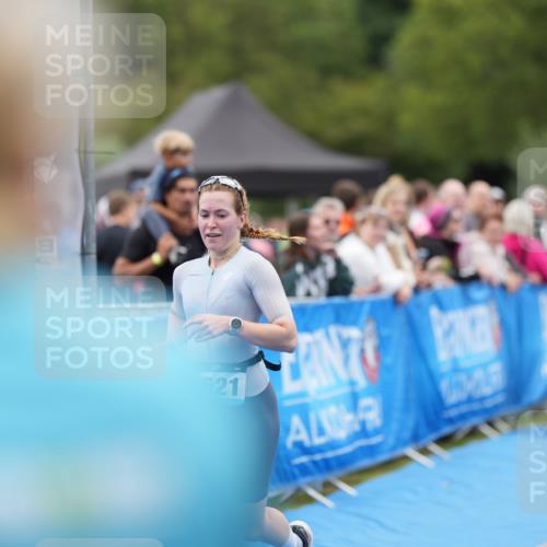 30.08.2026 - Elbe Triathlon Hamburg LAZAROV Photography http://msf.ph/oto/10029272 30.08.2026 12:18:23 Ziel 1521 meine-sportfotos.de