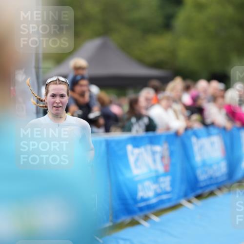 30.08.2026 - Elbe Triathlon Hamburg LAZAROV Photography http://msf.ph/oto/10029273 30.08.2026 12:18:24 Ziel 1521 meine-sportfotos.de
