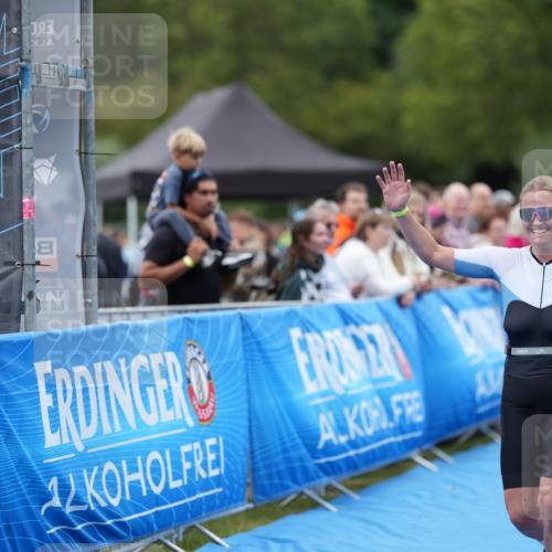 30.08.2026 - Elbe Triathlon Hamburg LAZAROV Photography http://msf.ph/oto/10029277 30.08.2026 12:18:43 Ziel 1601 meine-sportfotos.de