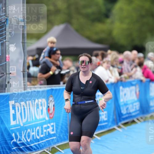 30.08.2026 - Elbe Triathlon Hamburg LAZAROV Photography http://msf.ph/oto/10029281 30.08.2026 12:19:07 Ziel 945, 1690, 1695 meine-sportfotos.de