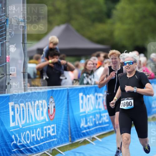 30.08.2026 - Elbe Triathlon Hamburg LAZAROV Photography http://msf.ph/oto/10029283 30.08.2026 12:19:12 Ziel 1690, 1695 meine-sportfotos.de