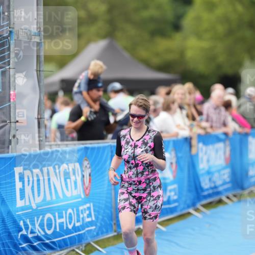30.08.2026 - Elbe Triathlon Hamburg LAZAROV Photography http://msf.ph/oto/10029309 30.08.2026 12:21:06 Ziel 1673 meine-sportfotos.de