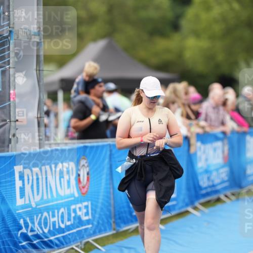 30.08.2026 - Elbe Triathlon Hamburg LAZAROV Photography http://msf.ph/oto/10029312 30.08.2026 12:21:14 Ziel 1600 meine-sportfotos.de