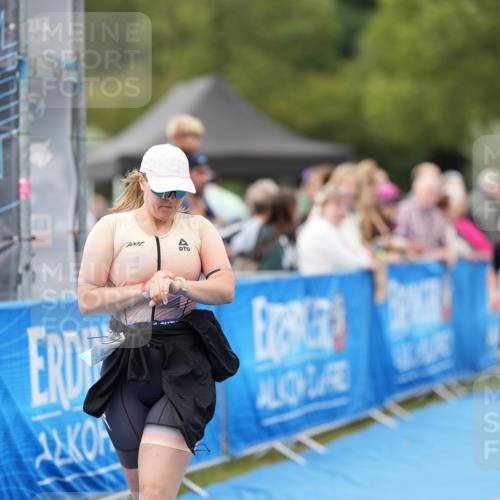 30.08.2026 - Elbe Triathlon Hamburg LAZAROV Photography http://msf.ph/oto/10029314 30.08.2026 12:21:14 Ziel 1600 meine-sportfotos.de