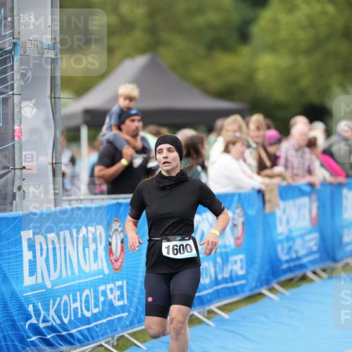 30.08.2026 - Elbe Triathlon Hamburg LAZAROV Photography http://msf.ph/oto/10029315 30.08.2026 12:21:16 Ziel 1600 meine-sportfotos.de