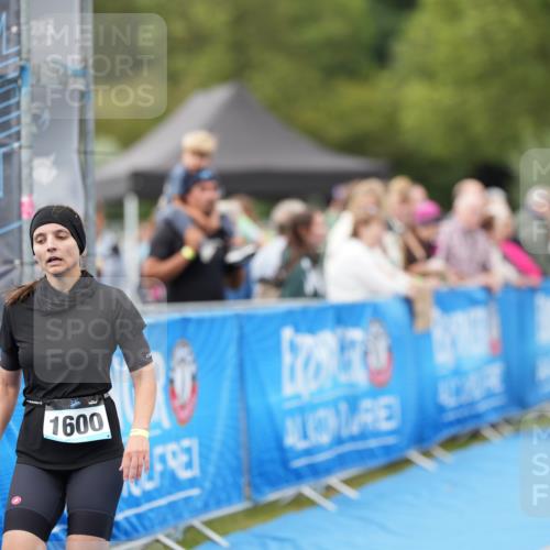 30.08.2026 - Elbe Triathlon Hamburg LAZAROV Photography http://msf.ph/oto/10029317 30.08.2026 12:21:17 Ziel 1600 meine-sportfotos.de