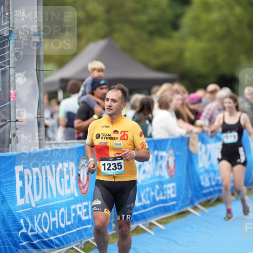 30.08.2026 - Elbe Triathlon Hamburg LAZAROV Photography http://msf.ph/oto/10029318 30.08.2026 12:21:44 Ziel 1235, 1519, 1546 meine-sportfotos.de