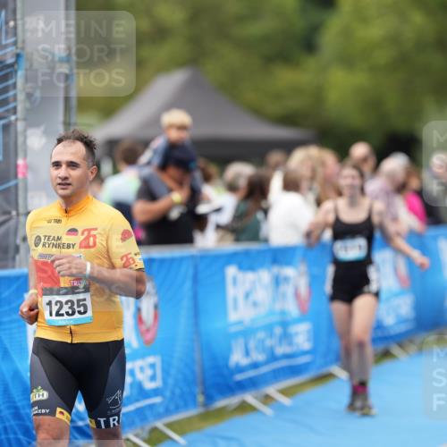 30.08.2026 - Elbe Triathlon Hamburg LAZAROV Photography http://msf.ph/oto/10029320 30.08.2026 12:21:44 Ziel 1235, 1519, 1546 meine-sportfotos.de