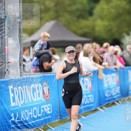 30.08.2026 - Elbe Triathlon Hamburg LAZAROV Photography http://msf.ph/oto/10029324 30.08.2026 12:21:49 Ziel 1519, 1546, 1606 meine-sportfotos.de