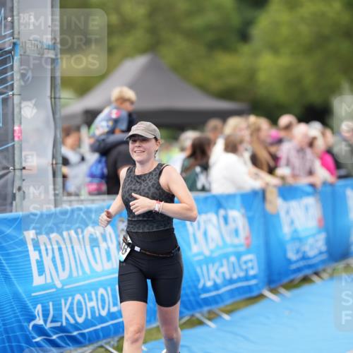 30.08.2026 - Elbe Triathlon Hamburg LAZAROV Photography http://msf.ph/oto/10029325 30.08.2026 12:21:50 Ziel 1519, 1546, 1606 meine-sportfotos.de