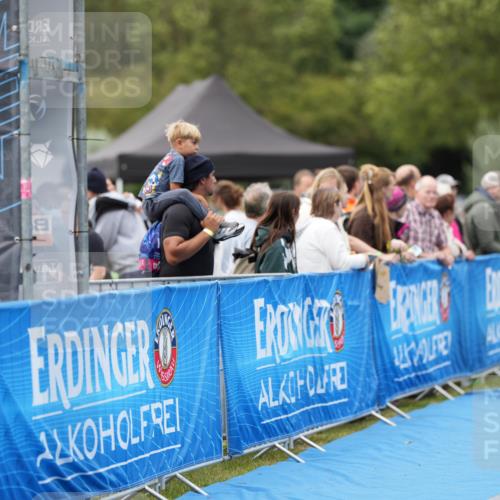30.08.2026 - Elbe Triathlon Hamburg LAZAROV Photography http://msf.ph/oto/10029333 30.08.2026 12:22:09 Ziel 1408, 1604, 1613 meine-sportfotos.de
