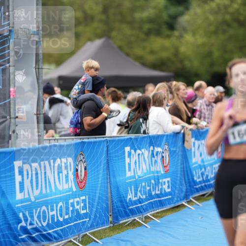 30.08.2026 - Elbe Triathlon Hamburg LAZAROV Photography http://msf.ph/oto/10029335 30.08.2026 12:22:10 Ziel 1408, 1604, 1613 meine-sportfotos.de