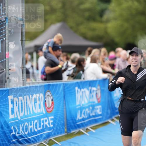30.08.2026 - Elbe Triathlon Hamburg LAZAROV Photography http://msf.ph/oto/10029337 30.08.2026 12:22:12 Ziel 1408, 1604, 1613 meine-sportfotos.de