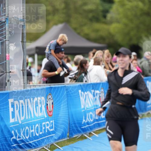 30.08.2026 - Elbe Triathlon Hamburg LAZAROV Photography http://msf.ph/oto/10029338 30.08.2026 12:22:12 Ziel 1408, 1604, 1613 meine-sportfotos.de