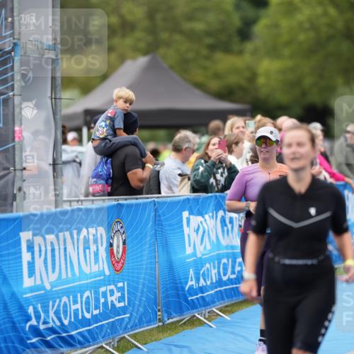30.08.2026 - Elbe Triathlon Hamburg LAZAROV Photography http://msf.ph/oto/10029343 30.08.2026 12:22:48 Ziel 1609, 1611 meine-sportfotos.de