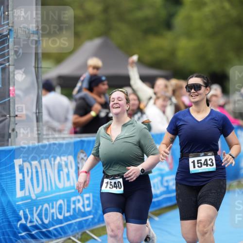 30.08.2026 - Elbe Triathlon Hamburg LAZAROV Photography http://msf.ph/oto/10029348 30.08.2026 12:22:57 Ziel 1540, 1543, 1711 meine-sportfotos.de