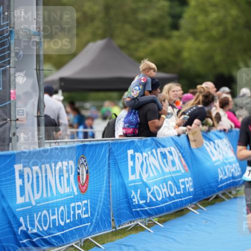 30.08.2026 - Elbe Triathlon Hamburg LAZAROV Photography http://msf.ph/oto/10029353 30.08.2026 12:23:17 Ziel 906, 1668, 1692 meine-sportfotos.de