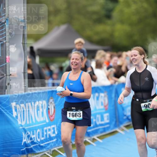 30.08.2026 - Elbe Triathlon Hamburg LAZAROV Photography http://msf.ph/oto/10029356 30.08.2026 12:23:22 Ziel 906, 1668 meine-sportfotos.de