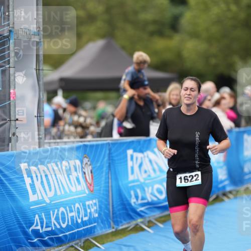 30.08.2026 - Elbe Triathlon Hamburg LAZAROV Photography http://msf.ph/oto/10029359 30.08.2026 12:23:51 Ziel 1622 meine-sportfotos.de
