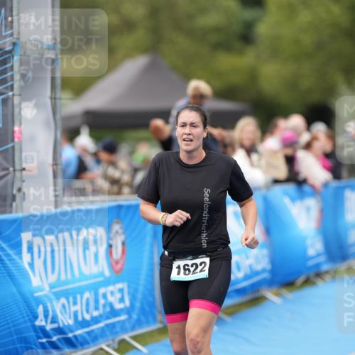 30.08.2026 - Elbe Triathlon Hamburg LAZAROV Photography http://msf.ph/oto/10029361 30.08.2026 12:23:51 Ziel 1622 meine-sportfotos.de