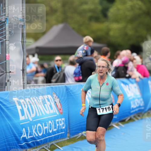 30.08.2026 - Elbe Triathlon Hamburg LAZAROV Photography http://msf.ph/oto/10029362 30.08.2026 12:24:26 Ziel 925, 1672, 1719 meine-sportfotos.de