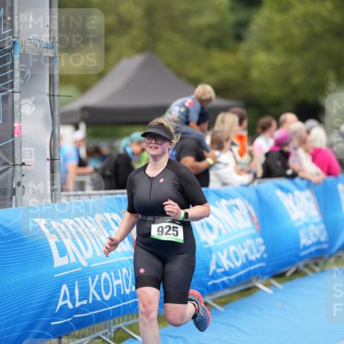 30.08.2026 - Elbe Triathlon Hamburg LAZAROV Photography http://msf.ph/oto/10029365 30.08.2026 12:24:32 Ziel 804, 925, 1672, 1700 meine-sportfotos.de