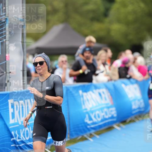 30.08.2026 - Elbe Triathlon Hamburg LAZAROV Photography http://msf.ph/oto/10029369 30.08.2026 12:24:34 Ziel 804, 925, 1672, 1700 meine-sportfotos.de