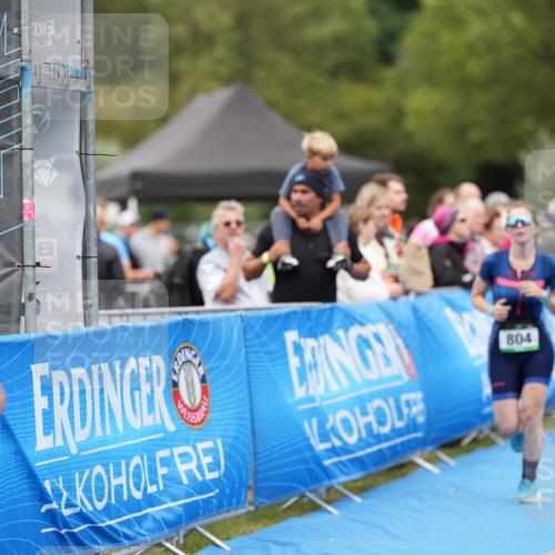 30.08.2026 - Elbe Triathlon Hamburg LAZAROV Photography http://msf.ph/oto/10029370 30.08.2026 12:24:35 Ziel 804, 925, 1672, 1700 meine-sportfotos.de