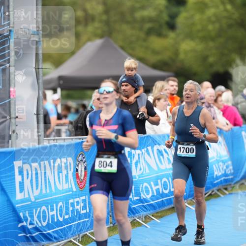 30.08.2026 - Elbe Triathlon Hamburg LAZAROV Photography http://msf.ph/oto/10029371 30.08.2026 12:24:36 Ziel 804, 925, 1672, 1700 meine-sportfotos.de