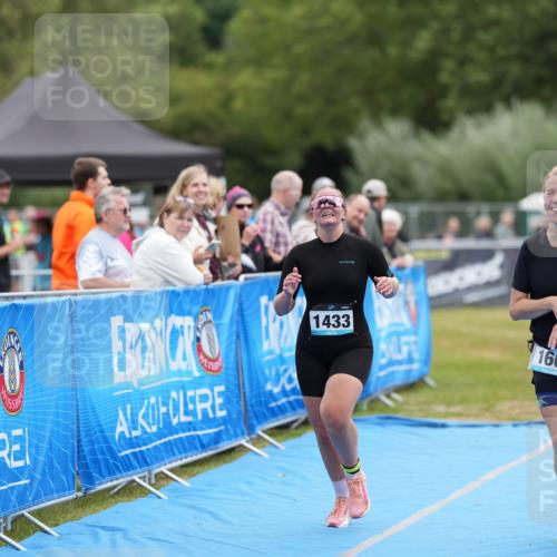 30.08.2026 - Elbe Triathlon Hamburg LAZAROV Photography http://msf.ph/oto/10029380 30.08.2026 12:30:33 Ziel 1418, 1433, 1667 meine-sportfotos.de