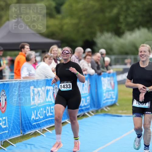 30.08.2026 - Elbe Triathlon Hamburg LAZAROV Photography http://msf.ph/oto/10029381 30.08.2026 12:30:33 Ziel 1418, 1433, 1667 meine-sportfotos.de